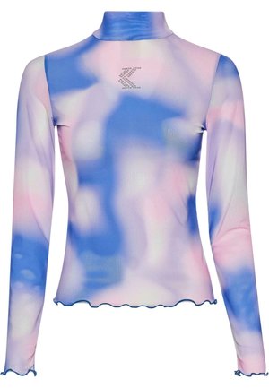 Dlhý rukáv top z mäkkej, pružnej látky s gradientným dizajnom v ružových a modrých odtieňoch; čipkovaný lem a kamienkový akcent na hrudníku.