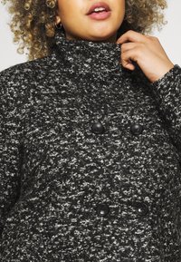 ONLY Carmakoma Klassisk kappa / rock - black