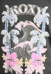 Tumehall riietus särg, millel on vintage-stiilis graafika, kus on sinised palmid, roosad lained ning lilled roosades ja kollastes toonides.