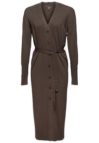 Brązowa sukienka z długim rękawem, z dekoltem w kształcie litery V, z guzikami z przodu i pasującym paskiem w talii. Wykonana z miękkiego, teksturowanego materiału.