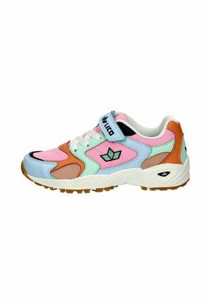 Mehrfarbiger Kindersneaker mit pinken, blauen, mintgrünen und orangenen Elementen, weißen Schnürsenkeln, einem Klettverschluss und einer Gummisohle.