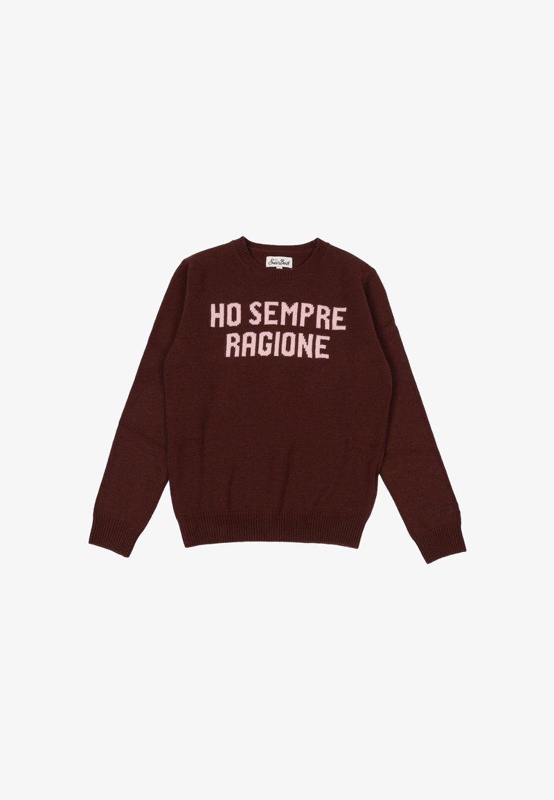Maglione a maglia bordeaux con maniche lunghe e scollatura rotonda. Presenta la scritta rosa chiaro "HO SEMPRE RAGIONE" in evidenza sul davanti.