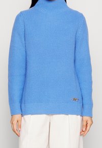 MICHAEL Michael Kors Stickad tröja - light blue