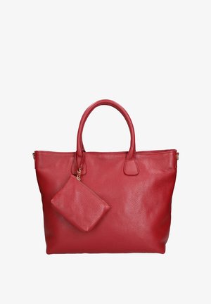 Rode leren handtas met een textuur, dubbele handvatten en een afneembare ritszak. Beschikt over gladde naden en minimale hardwaredetails.