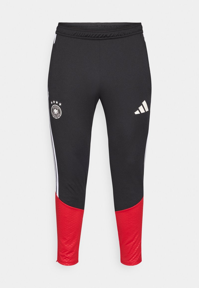 Schwarze Sporthose mit roten unteren Akzenten, weißen Seitenstreifen, einem runden Logo und vier Sternen am linken Oberschenkel. Hergestellt aus dehnbarem Material.