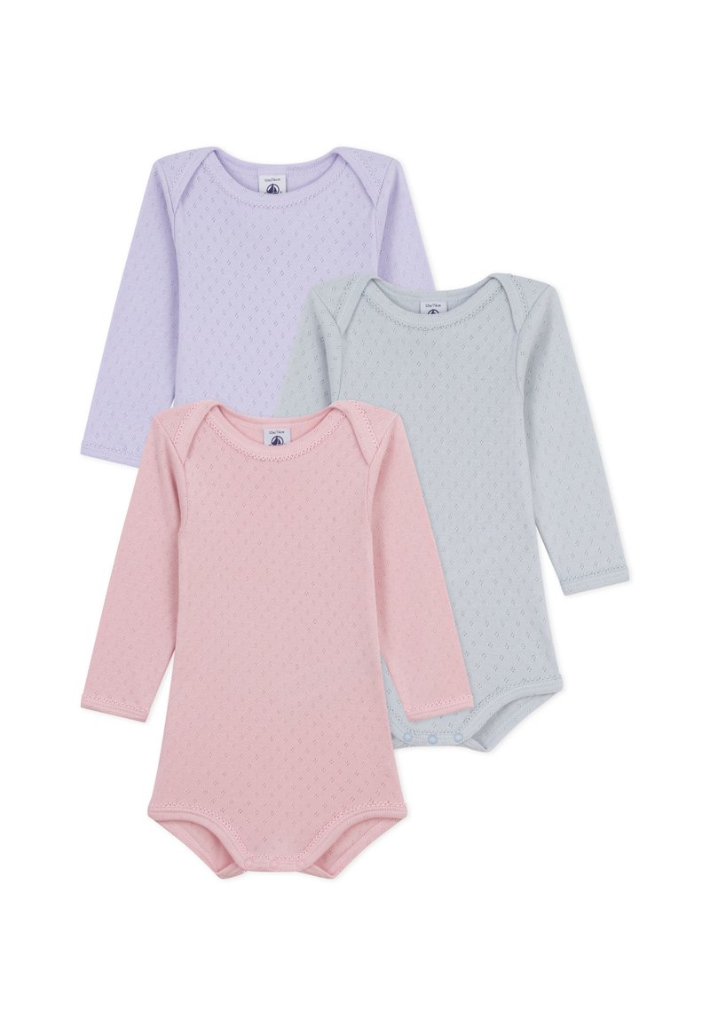 Tre langermede bodysuits i pastellfarger: lavendel, lys rosa og blek blå. Strukturert stoff med diamantmønster, trykknapper nederst.