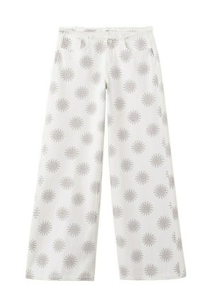 Pantalones blancos de pierna ancha con patrones de sol grises, bolsillos frontales, cierre de botón y cremallera.