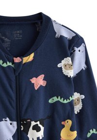 Ζακέτα από βαμβακερό ύφασμα σε ναυτικό μπλε με πολύχρωμα σχέδια διαφόρων ζώων, όπως πάπια, αγελάδα, προβάτο και πουλί. Ομαλή υφή.