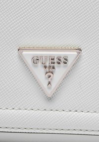Guess SATCHEL - Portefeuille - bianco