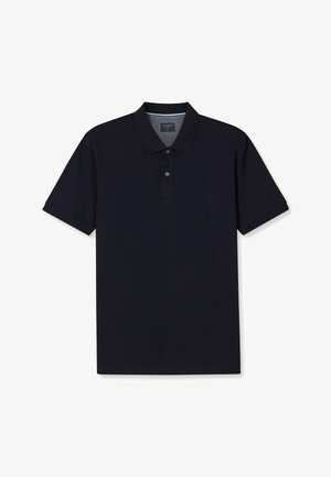 Schwarzes kurzärmeliges Poloshirt mit zwei Knöpfen und klassischem Kragen, flach auf weißem Hintergrund gelegt.