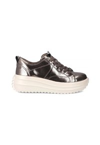 Metaliczne brązowe sneakersy o eleganckim wzornictwie, okrągłym nosku i grubej białej platformie. Posiadają subtelną strukturę szwów i sznurowane zapięcie.