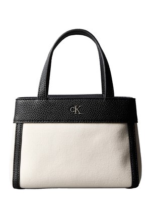 Zwart-witte Calvin Klein handtas met getextureerde zwarte leren handvatten en rand, met zilveren CK-logo in het bovenste midden.