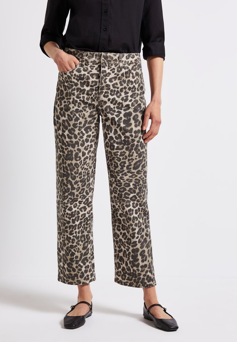 Pantaloni a palazzo con stampa leopardata in beige e nero, con vita alta, design a cinque tasche e un tessuto leggermente testurizzato.