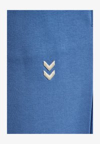 Niewybrane, riverside