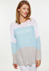 Maglione a maglia con strisce orizzontali in blu chiaro, bianco e grigio. Vestibilità ampia con spalle scese e scollo rotondo.