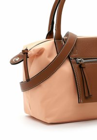 Borsa a mano in pelle marrone con lati in tessuto pesca, dotata di tasca con zip, dettagli in pelle e tracolla removibile per un trasporto versatile.