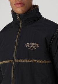 Billabong GNARALOO JACKET - Parca - stealth