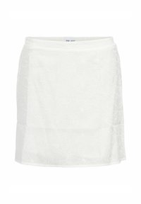 Falda blanca con un estampado floral, confeccionada en una tela ligera con un acabado texturizado. Diseño recto y de longitud media.