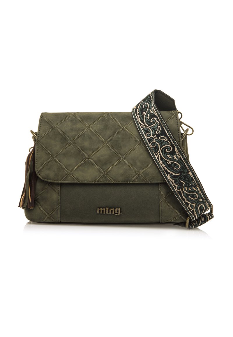 Borsa a tracolla in pelle verde oliva con design trapuntato, dettaglio con frange e una tracolla decorativa a fantasia. Presenta il logo sul davanti.