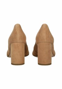 Beige semišové boty na blokovém podpatku s kulatou špičkou, s hladkým povrchem a tónovým prošitím. Výška podpatku je přibližně 7,5 cm.