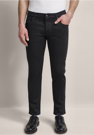 - Jeansy Slim Fit