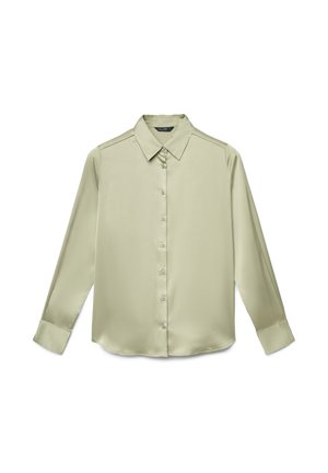 Lichtgroene blouse met lange mouwen, knoopsluiting, puntige kraag en manchetten, afgebeeld op een witte achtergrond.
