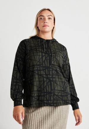 Sudadera con capucha en oliva oscuro con un patrón geométrico negro. Presenta cordones, corte holgado y mangas largas. Tejido suave y texturizado.
