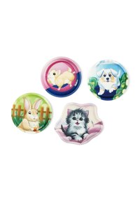 Quattro piatti colorati con animali dei cartoni animati: un corgi su sfondo blu, un gattino su sfondo rosa, un coniglio su sfondo verde e un cane su sfondo rosa. Ognuno presenta illustrazioni vivaci.