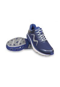 Chaussures de course athlétiques bleu avec lacets blancs, tige en mesh texturé et semelles grises ornées de motifs d'adhérence bleus.