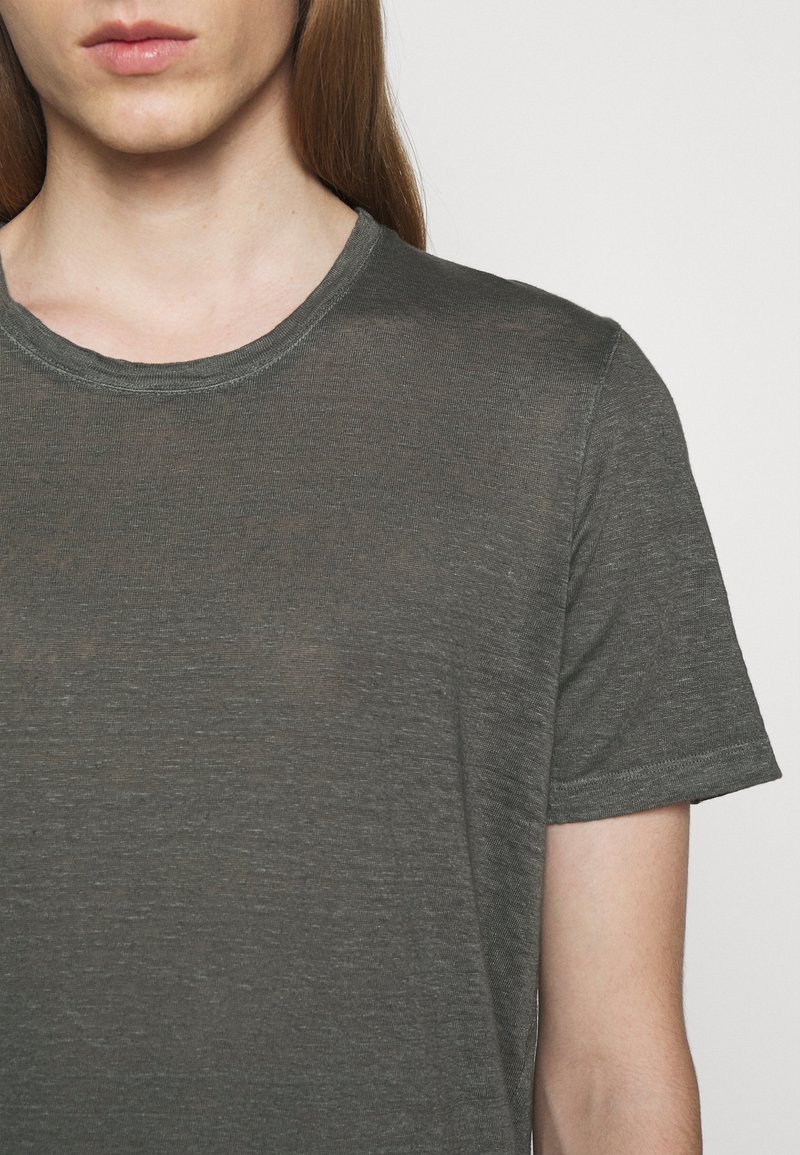 Herren Bekleidung | 120% Lino SHORT SLEEVE T-Shirt basic iron/anthrazit - IG28558 Herren Bekleidung | 120% Lino SHORT SLEEVE T-Shirt basic iron/anthrazit - IG28558