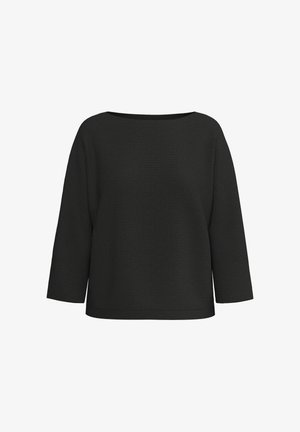 Top negro texturizado con escote barco y mangas de tres cuartos. La tela parece transpirable con un patrón de tejido fino.