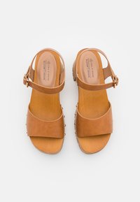 Call it Spring SPINNEY - Sabots - cognac