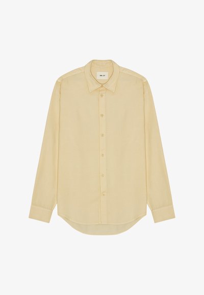 Langärmliges Hemd mit Knöpfen aus leicht gelbem Stoff mit glatter Textur, ausgestattet mit einem klassischen Kragen und abgerundetem Saum.
