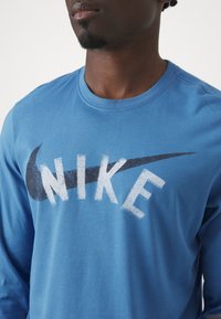 Nike Performance TEE - Hosszú ujjú felső - aegean storm
