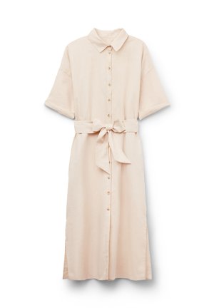 Lys beige, knap-op kjole med krave, korte ærmer og bælte i taljen. Har sidespalter og en tekstureret stof.