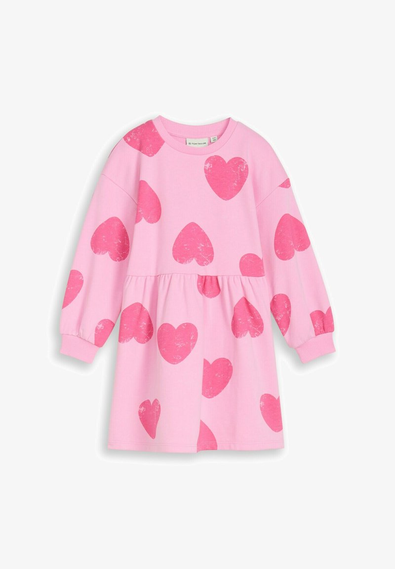 Lyserød langærmet kjole med indsnævret talje, prydet med store slidte røde hjerteprint jævnt fordelt på stoffet.