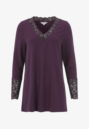 Paarse lange mouwen top met een V-hals en kantafwerking langs de halslijn en mouwmanchetten. Zachte stof met verfijnde kantdetails.