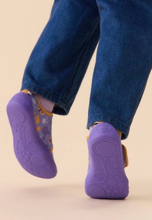 Affenzahn, HAUSSCHUH MOVY - Slippers - lila