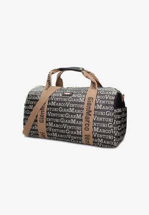 Sac de sport cylindrique noir et marron avec le texte répété "Gian Marco Venturi" et des poignées couleur cuir clair, présenté sur fond blanc.