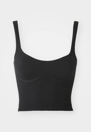 Zwarte geribde crop top met brede banden, ronde halslijn en subtiele gebogen details bij de buste. Glad textuur, aansluitend ontwerp.