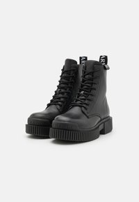 Armani Exchange Stivaletti con plateau - black