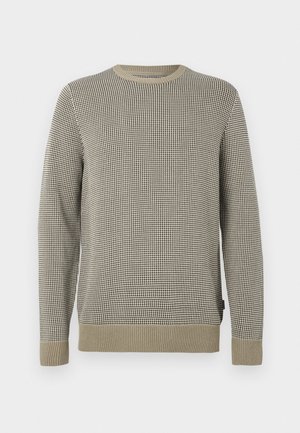 Svetr s dlouhým rukávem v béžovém a černém houndstooth vzoru, s kulatým výstřihem, žebrovanými manžetami a texturovaným povrchem.