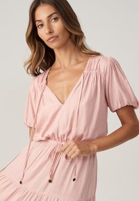 THE FATED MIL - Maxiklänning - pale pink