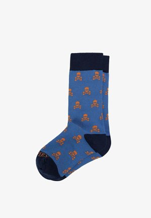 Calcetines de algodón azules con un patrón de calavera y huesos cruzados en naranja, con un puño acanalado de color azul marino oscuro para mayor detalle y contraste.