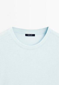 Massimo Dutti OVERSIZE WITH SEAM DETAIL - Jednoduché tričko - light blue