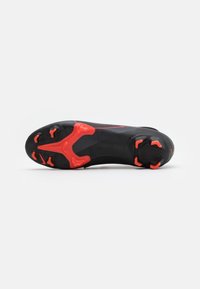 Nike Performance Jalkapallokengät kiinteälle alustalle - black
