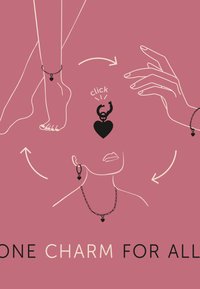 Gioielli neri con un charm a forma di cuore possono essere indossati come cavigliera, collana o orecchini. Illustrazioni semplificate mostrano diverse opzioni di esposizione.