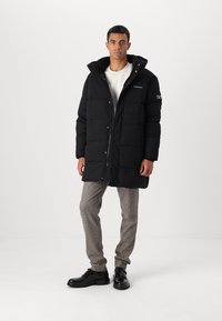 Guess Jeans PUFFER JACKET - Ziemas jaka - jet black