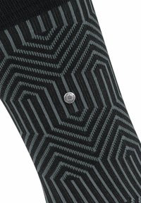 Calzino nero con un motivo geometrico grigio, dalla superficie liscia e un dettaglio rotondo con logo argento sul lato.