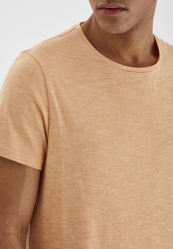 BHMuddy - Basic T-shirt - muskmelon4